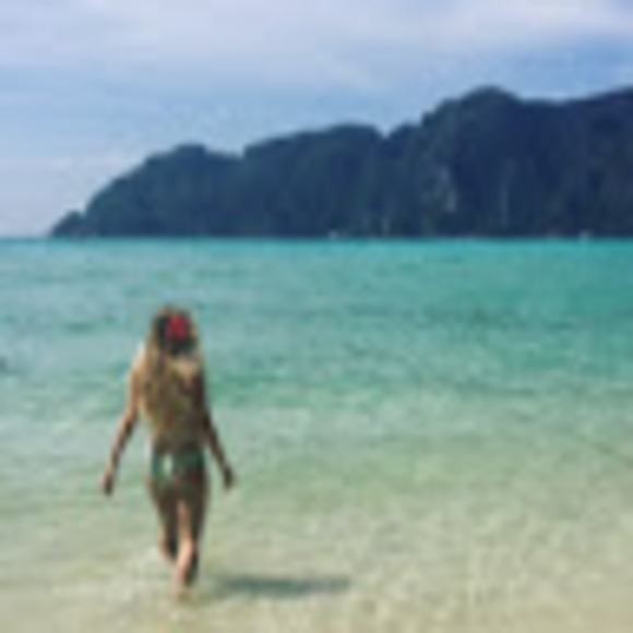 Meet your Posher, Emily - Picture 1 of 1